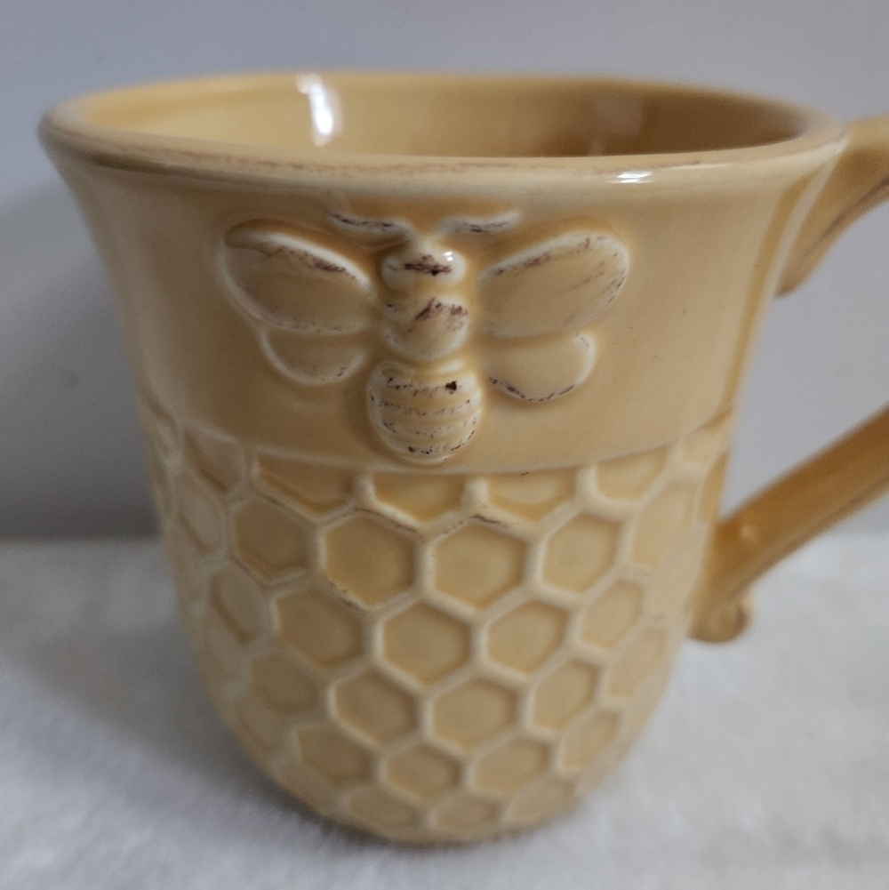 Boston International Bee Honeycomb Yellow Distressed Ceramic Cup Mug 14 Oz - Picture 2 of 10